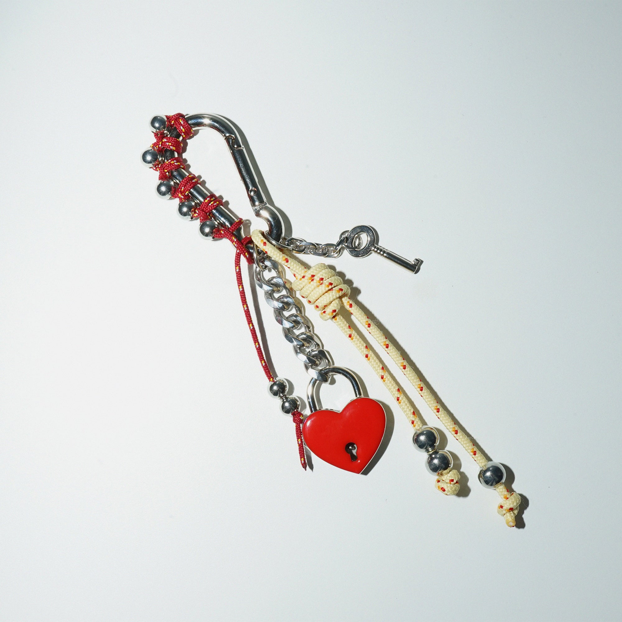 CHARM CARABINER LE LOVE SILVERED/RED